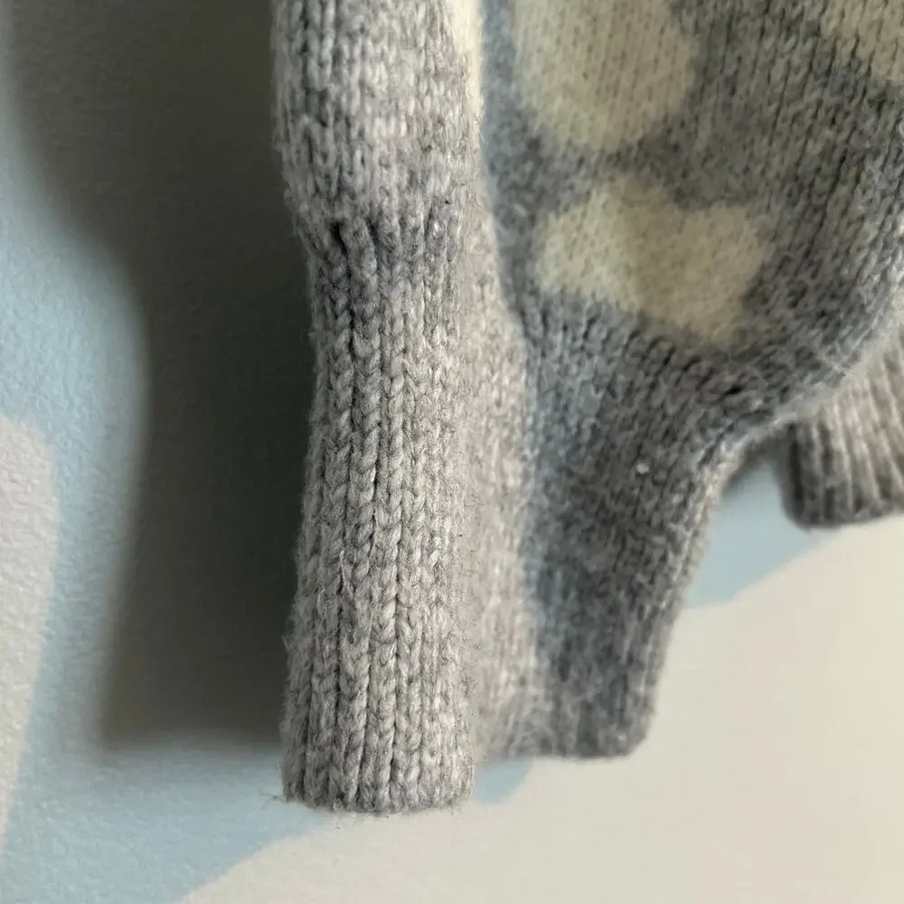 Crown & Ivy Ruffle Cable Jacquard Sweater – Gray & White – Women’s Medium